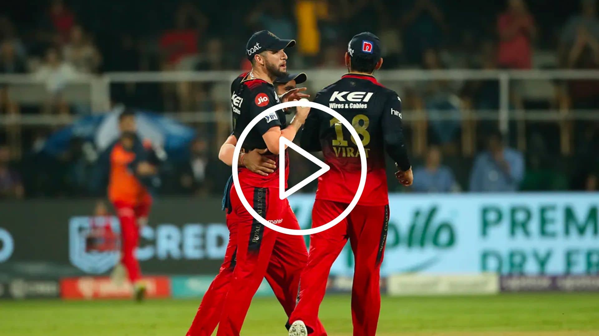 [Watch] Wayne Parnell Plucks Wicket for Siraj; Becomes Catch of the Tournament Contender